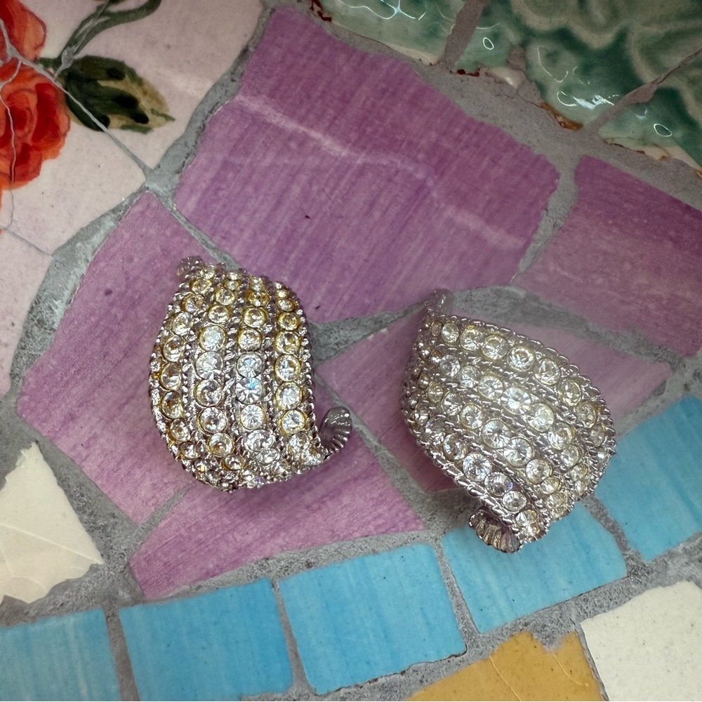 Vintage Jarin Signed Silver Tone Rhinestone Clip-On Earrings — Jewelry
